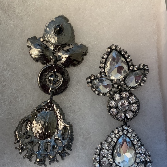 Stunning earrings. Mint condition - Picture 2 of 3
